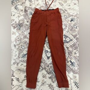 Lululemon mens ABC Jogger *Warpstreme
Date Brown—size small